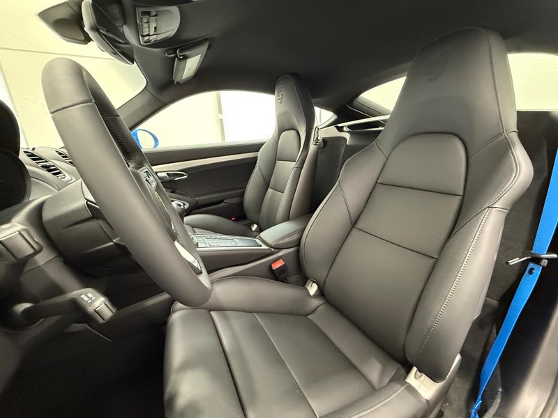 Porsche 718 Cayman Vehicle Full-screen Gallery Image 5
