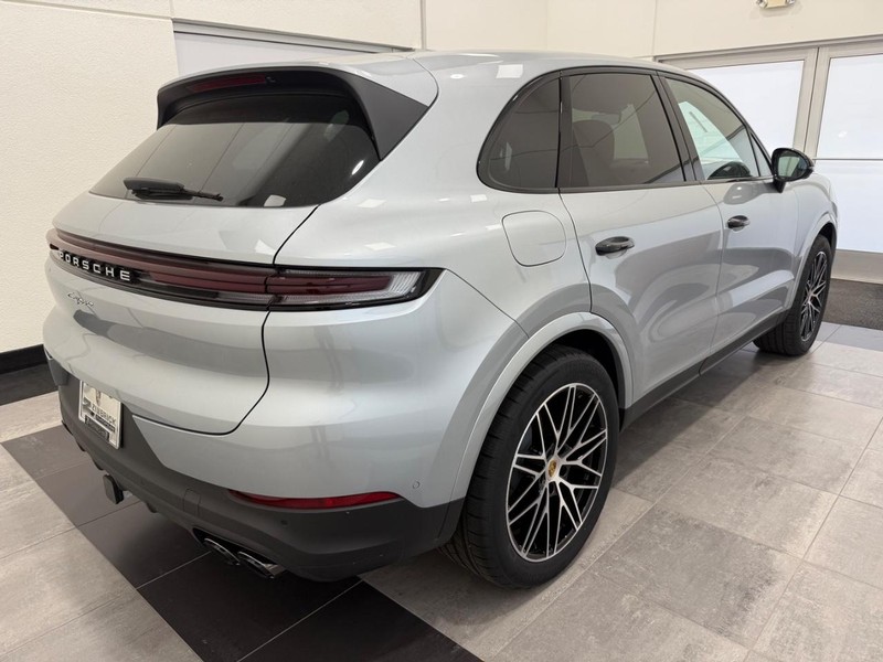 Porsche Cayenne Vehicle Full-screen Gallery Image 7
