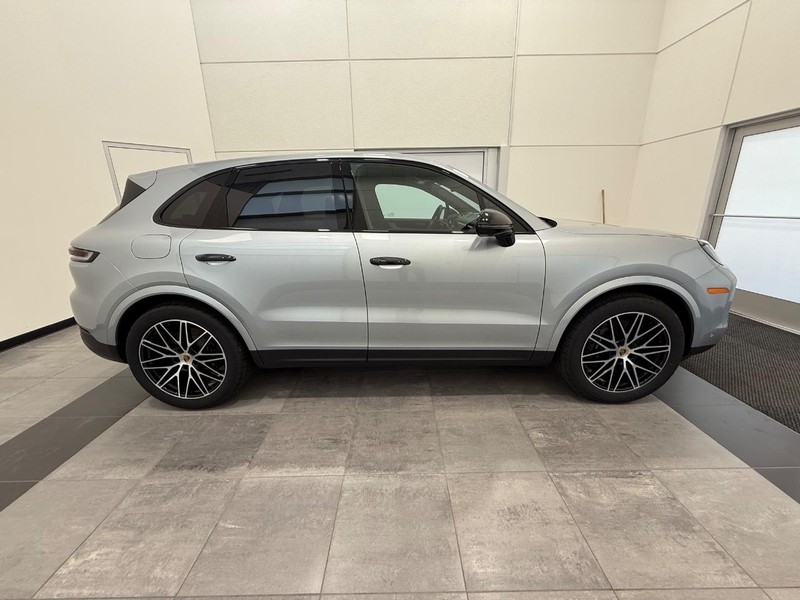 Porsche Cayenne Vehicle Full-screen Gallery Image 9