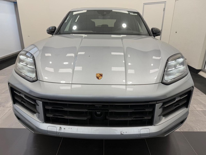 Porsche Cayenne Vehicle Full-screen Gallery Image 12