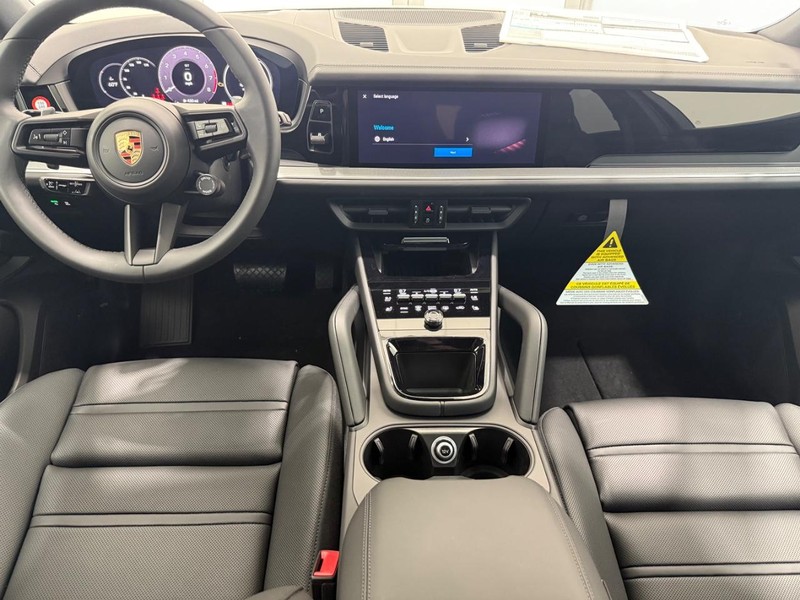 Porsche Cayenne Vehicle Full-screen Gallery Image 14