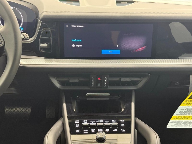 Porsche Cayenne Vehicle Full-screen Gallery Image 15