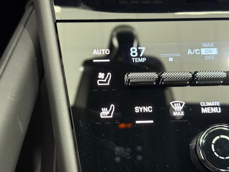 Porsche Cayenne Vehicle Full-screen Gallery Image 23