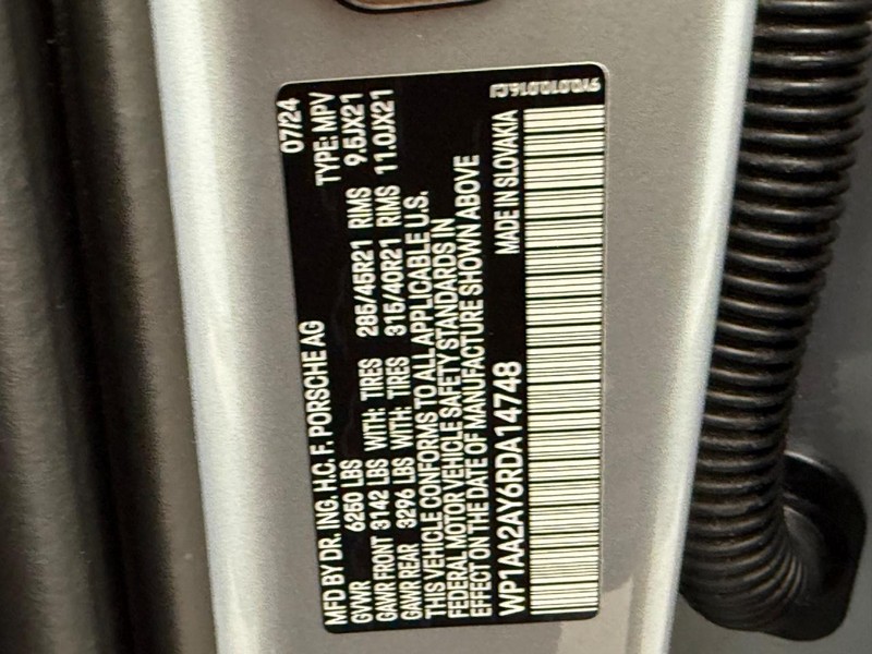 Porsche Cayenne Vehicle Full-screen Gallery Image 26