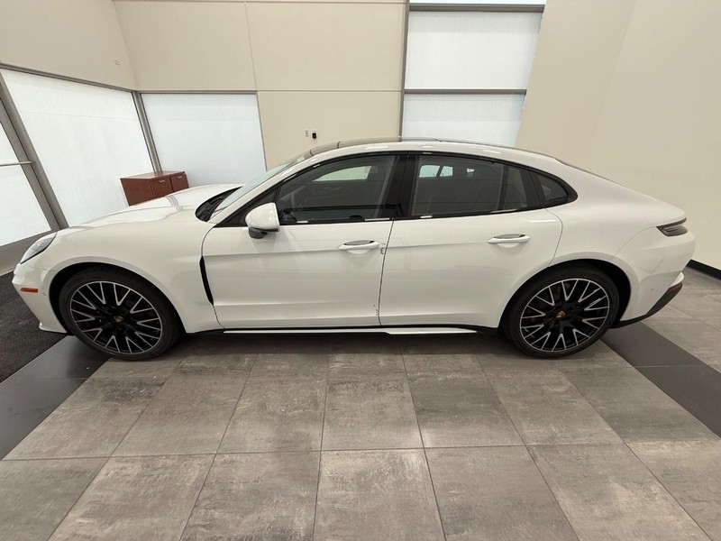 Porsche Panamera Vehicle Full-screen Gallery Image 2