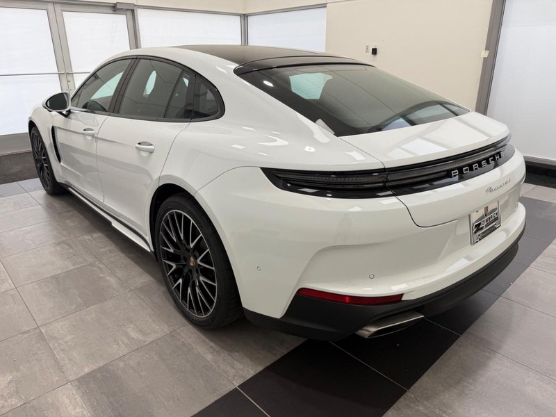 Porsche Panamera Vehicle Full-screen Gallery Image 3