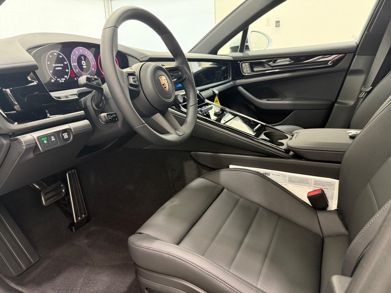 Porsche Panamera Vehicle Full-screen Gallery Image 4