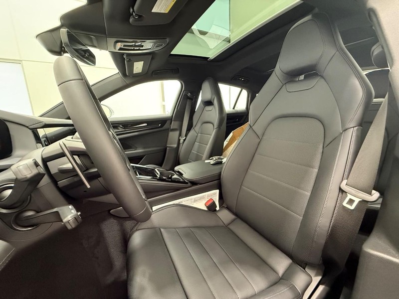 Porsche Panamera Vehicle Full-screen Gallery Image 5