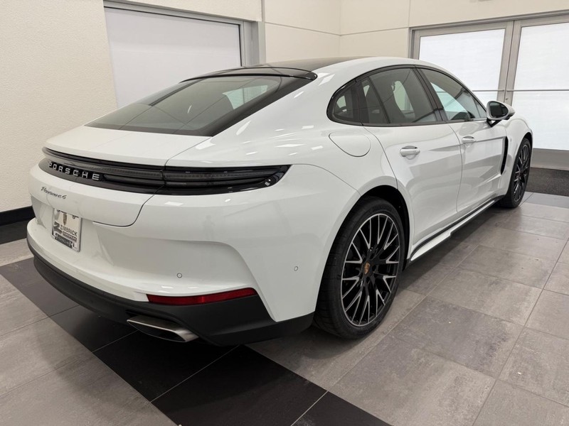 Porsche Panamera Vehicle Full-screen Gallery Image 7