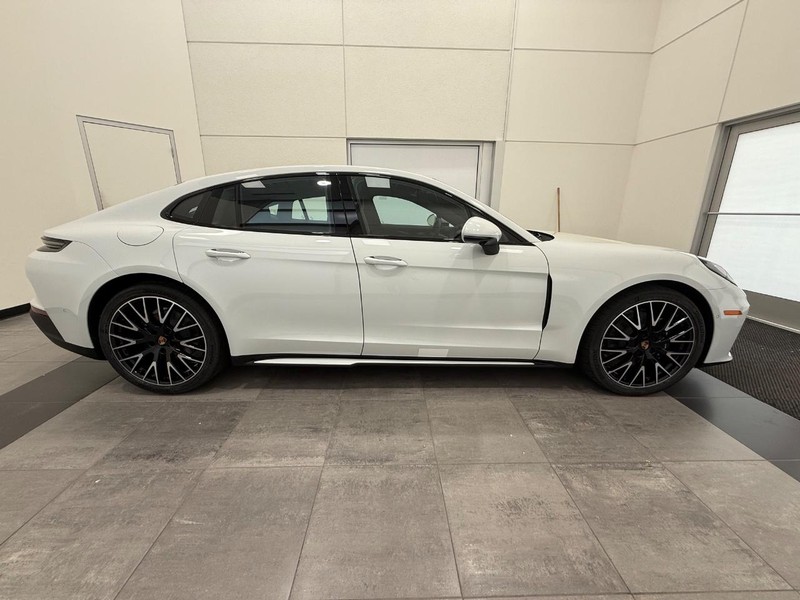 Porsche Panamera Vehicle Full-screen Gallery Image 9
