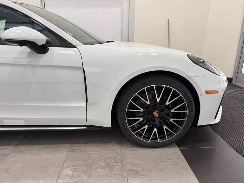 Porsche Panamera Vehicle Full-screen Gallery Image 10