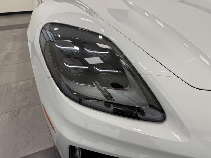 Porsche Panamera Vehicle Full-screen Gallery Image 11