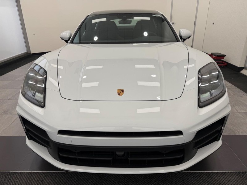 Porsche Panamera Vehicle Full-screen Gallery Image 12