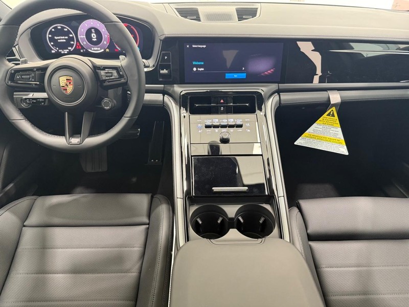 Porsche Panamera Vehicle Full-screen Gallery Image 14