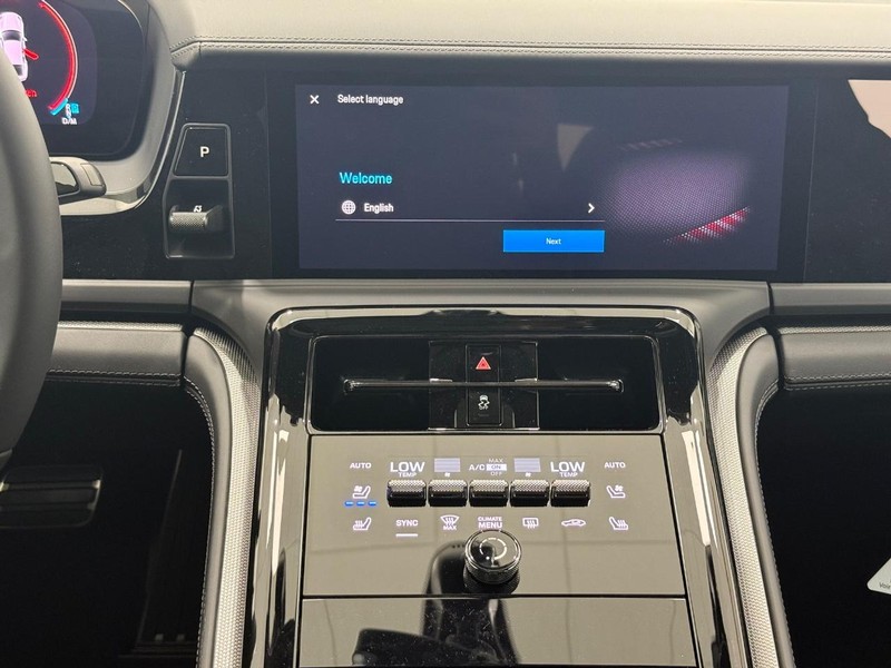 Porsche Panamera Vehicle Full-screen Gallery Image 15