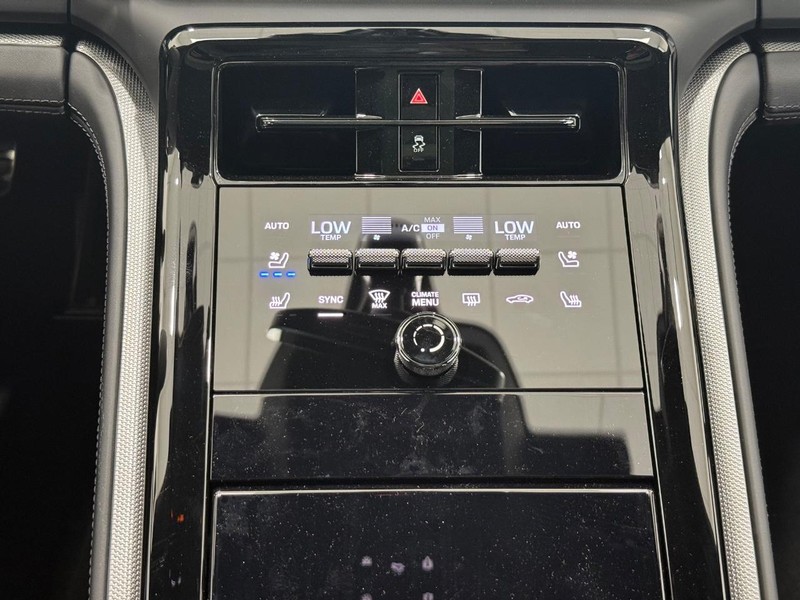 Porsche Panamera Vehicle Full-screen Gallery Image 16