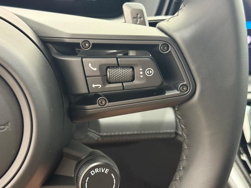 Porsche Panamera Vehicle Full-screen Gallery Image 20