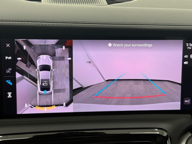 Porsche Panamera Vehicle Full-screen Gallery Image 22