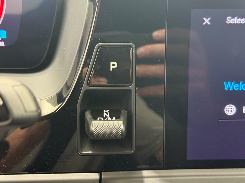 Porsche Panamera Vehicle Full-screen Gallery Image 23