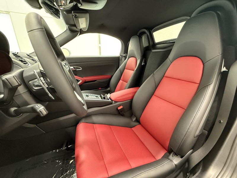 Porsche 718 Boxster Vehicle Full-screen Gallery Image 5