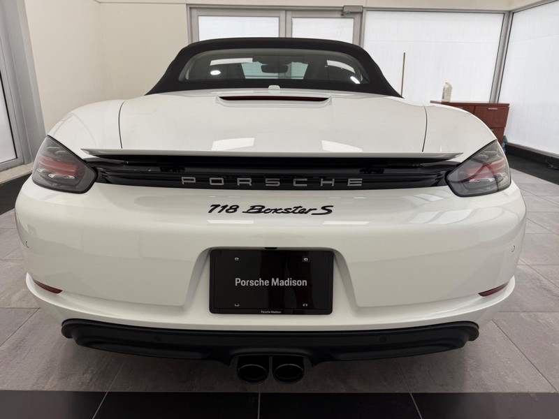 Porsche 718 Boxster Vehicle Full-screen Gallery Image 6
