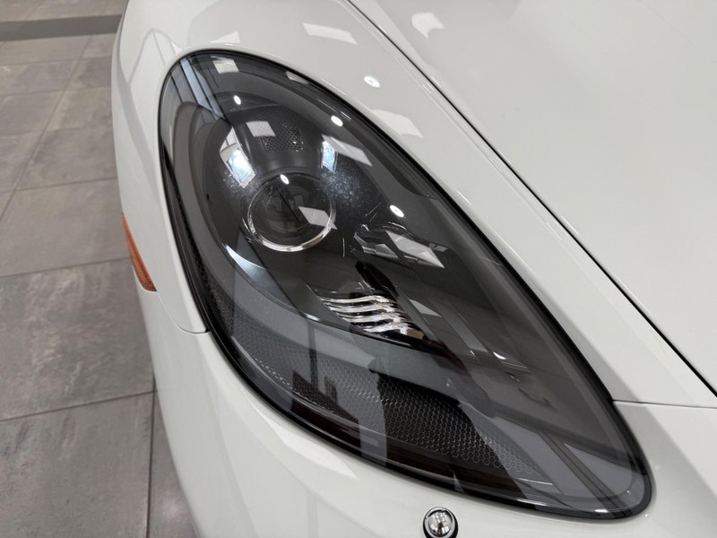 Porsche 718 Boxster Vehicle Full-screen Gallery Image 11