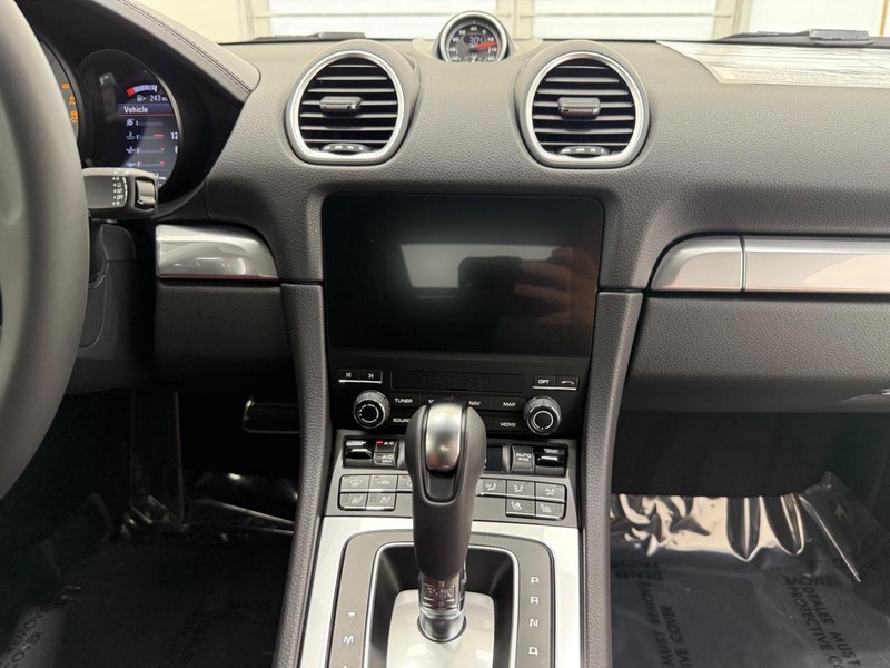 Porsche 718 Boxster Vehicle Full-screen Gallery Image 14