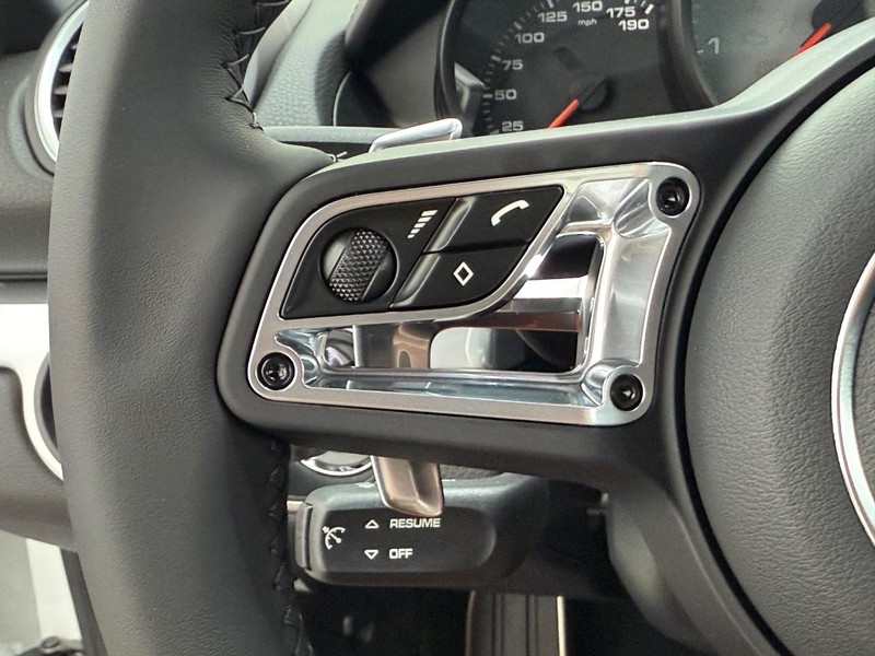 Porsche 718 Boxster Vehicle Full-screen Gallery Image 18
