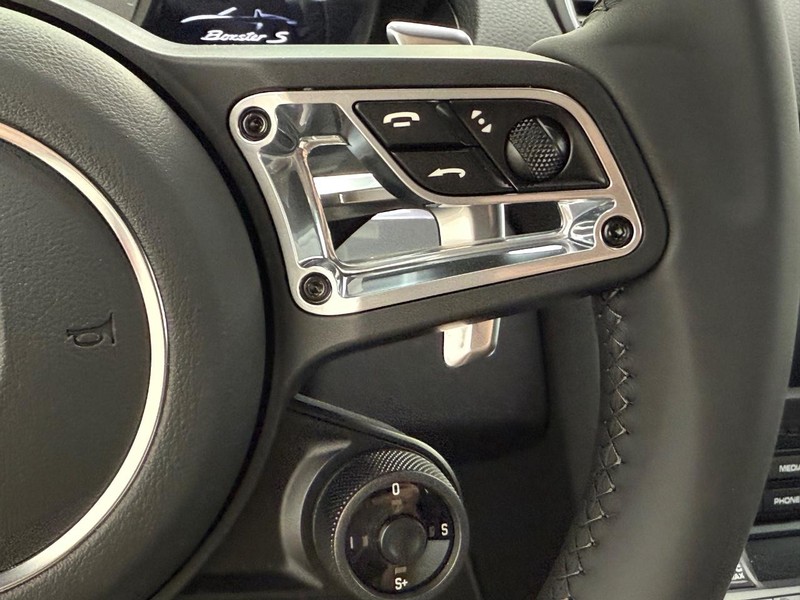 Porsche 718 Boxster Vehicle Full-screen Gallery Image 19