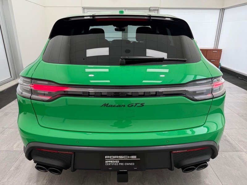 Porsche Macan Vehicle Full-screen Gallery Image 6