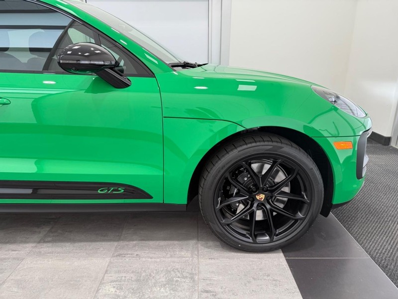 Porsche Macan Vehicle Full-screen Gallery Image 10