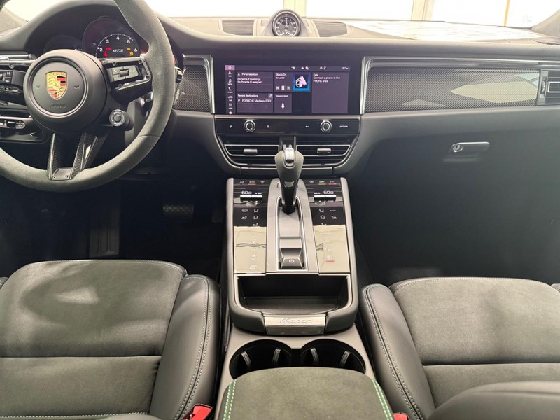 Porsche Macan Vehicle Full-screen Gallery Image 14
