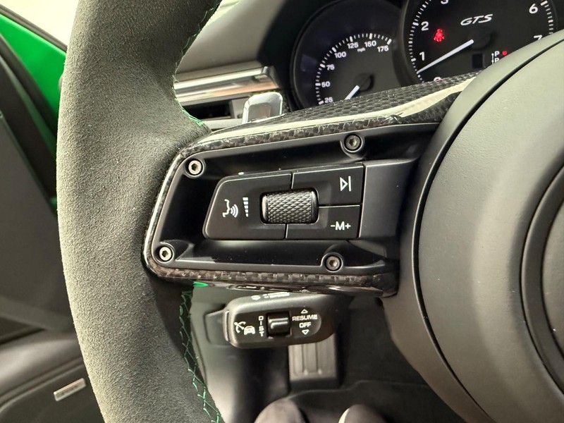 Porsche Macan Vehicle Full-screen Gallery Image 19