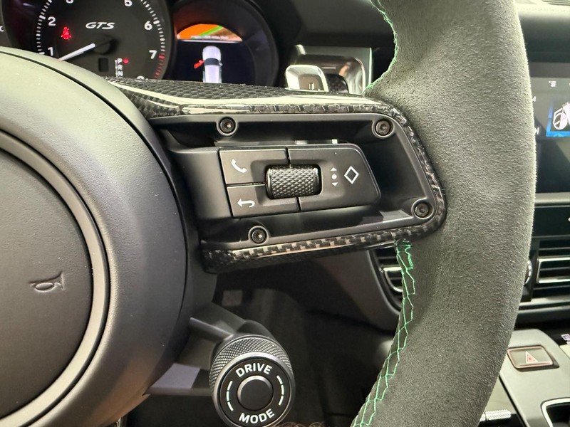 Porsche Macan Vehicle Full-screen Gallery Image 20