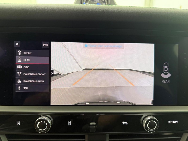 Porsche Macan Vehicle Full-screen Gallery Image 21