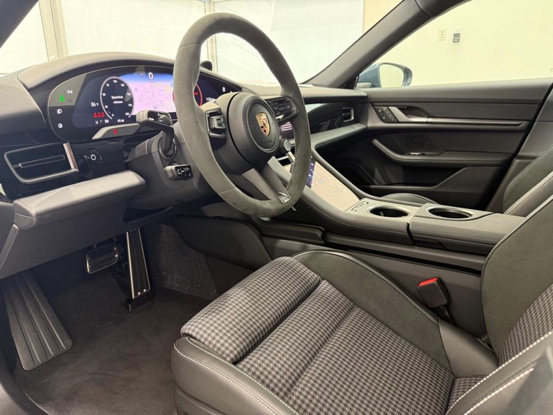 Porsche Taycan Vehicle Full-screen Gallery Image 4