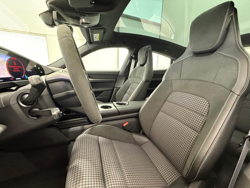 Porsche Taycan Vehicle Full-screen Gallery Image 5