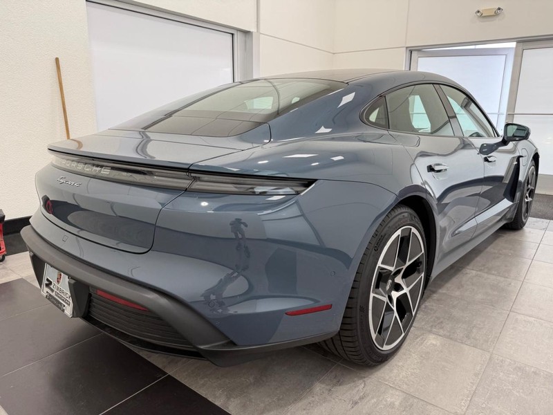 Porsche Taycan Vehicle Full-screen Gallery Image 7