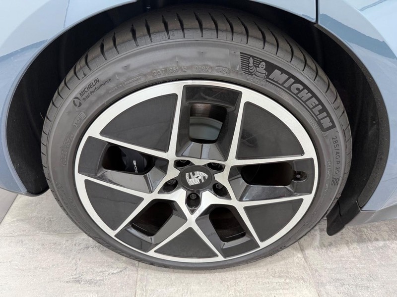 Porsche Taycan Vehicle Full-screen Gallery Image 8