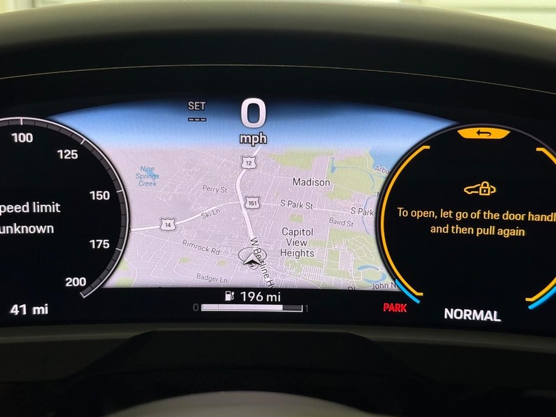 Porsche Taycan Vehicle Full-screen Gallery Image 20