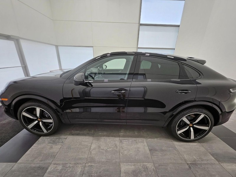 Porsche Cayenne Vehicle Full-screen Gallery Image 2