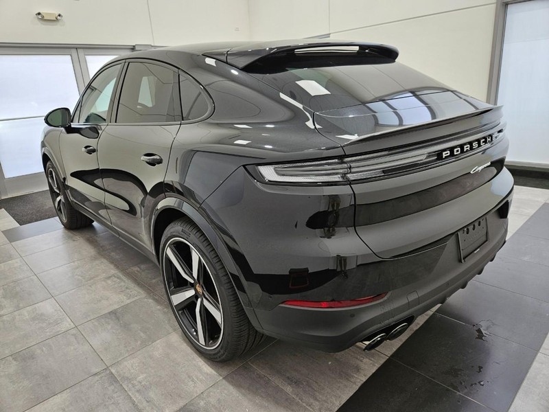 Porsche Cayenne Vehicle Full-screen Gallery Image 3