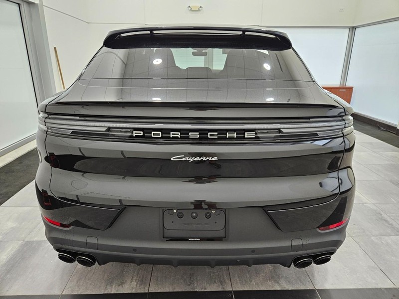 Porsche Cayenne Vehicle Full-screen Gallery Image 6
