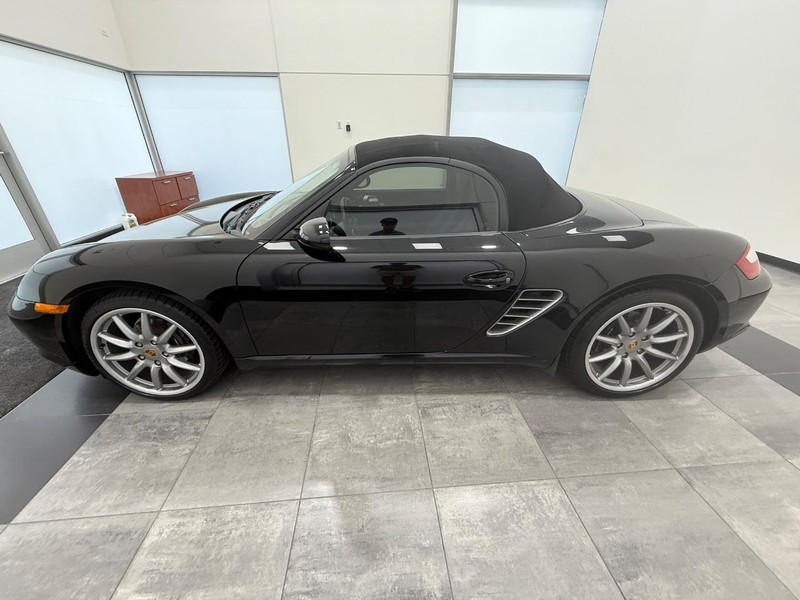 Porsche Boxster Vehicle Full-screen Gallery Image 2