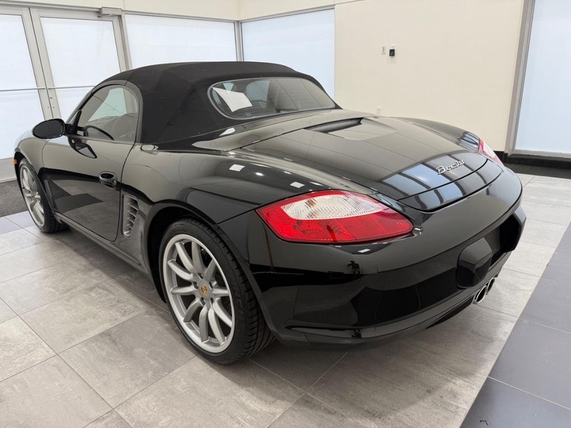 Porsche Boxster Vehicle Full-screen Gallery Image 3