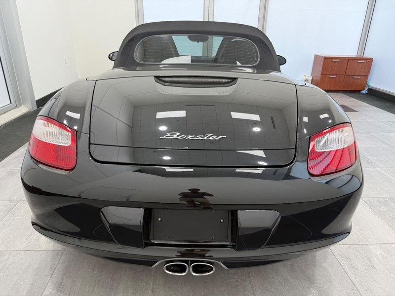 Porsche Boxster Vehicle Full-screen Gallery Image 6