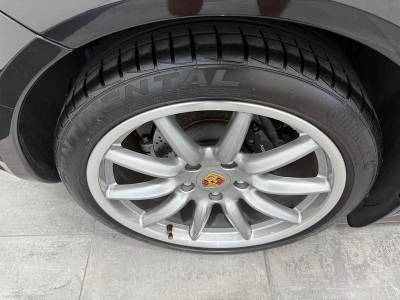 Porsche Boxster Vehicle Full-screen Gallery Image 8