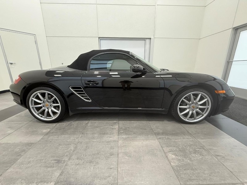 Porsche Boxster Vehicle Full-screen Gallery Image 9