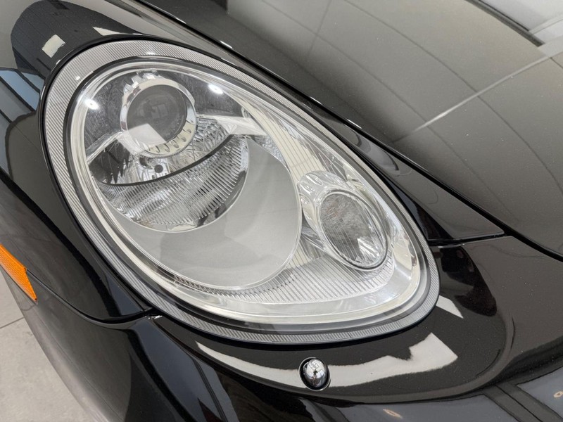 Porsche Boxster Vehicle Full-screen Gallery Image 11