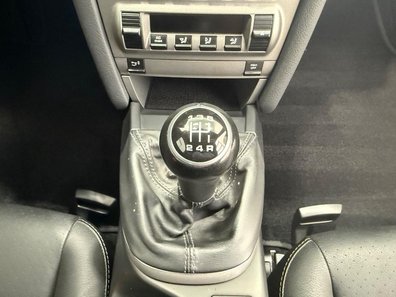 Porsche Boxster Vehicle Full-screen Gallery Image 15